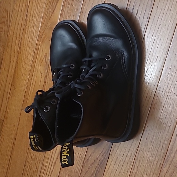 Dr. Martens - Picture 3 of 6
